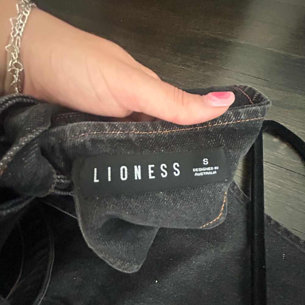 Lioness Hills Halter Washed Black - Picture 3 of 6